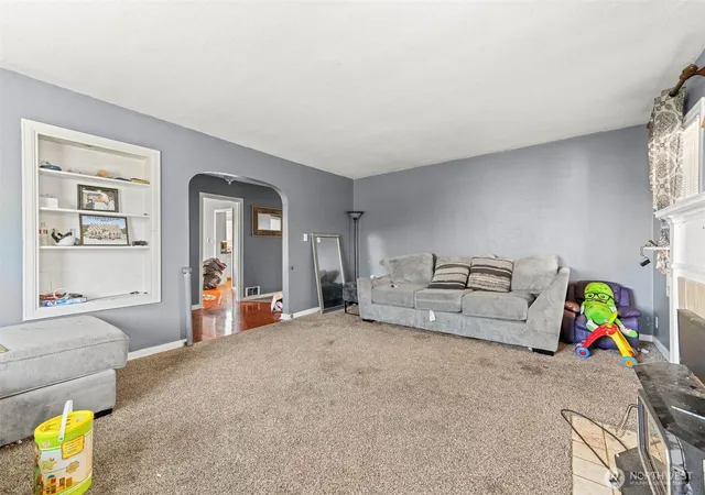 Photo 3 of Sale Pending at 422 W 3rd Street, Aberdeen, WA 98520 | MLS# NWM2580761 | Listing updated on 2026-09-23