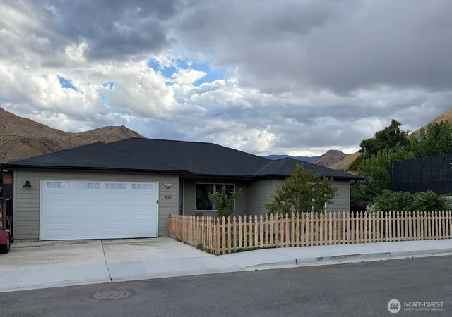 Photo 1 of Single family home for sale at 1822 Kristina Ln, Wenatchee, WA 98801 | MLS# NWM2580816 | Listing updated on 2026-09-25