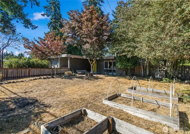 Photo 3 of Single family home for sale at 7211 44th Street W, University Place, WA 98466 | MLS# NWM2580827 | Listing updated on 2026-10-01