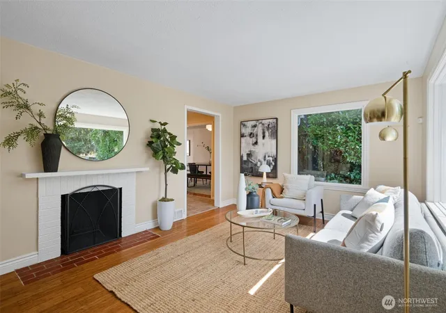 Photo 4 of Single family home for sale at 320 NE 156th Street, Shoreline, WA 98155 | MLS# NWM2580829 | Listing updated on 2026-10-01