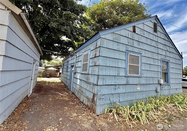 Photo 3 of Single family home for sale at 408 E Mustard, Dayton, WA 99328 | MLS# NWM2580830 | Listing updated on 2026-09-25