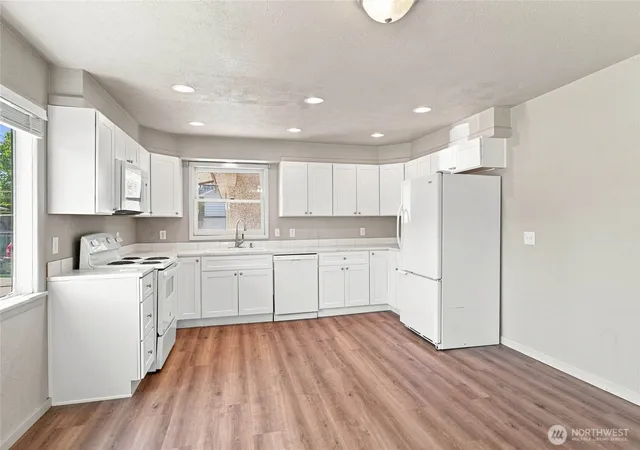 Photo 3 of Single family home for sale at 64 N James Ave, East Wenatchee, WA 98802 | MLS# NWM2580833 | Listing updated on 2026-09-25