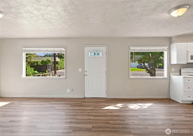 Photo 4 of Single family home for sale at 64 N James Ave, East Wenatchee, WA 98802 | MLS# NWM2580833 | Listing updated on 2026-09-25