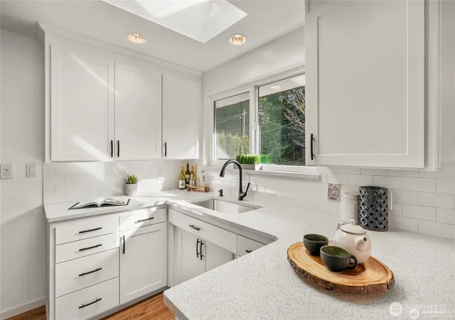 Photo 4 of Single family home for sale at 19513 Meridian Ave N, Shoreline, WA 98133 | MLS# NWM2580854 | Listing updated on 2026-09-25