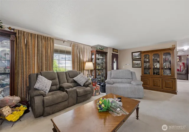 Photo 4 of Sale Pending at 10120 Cedrona St SW, Lakewood, WA 98498 | MLS# NWM2580862 | Listing updated on 2026-09-15