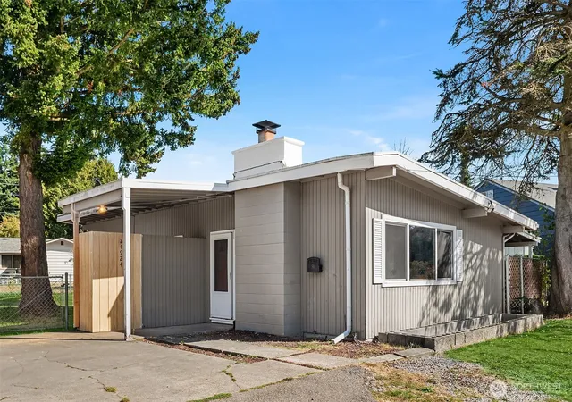 Photo 2 of Single family home for sale at 24924 35th Avenue S, Kent, WA 98032 | MLS# NWM2580893 | Listing updated on 2026-09-22