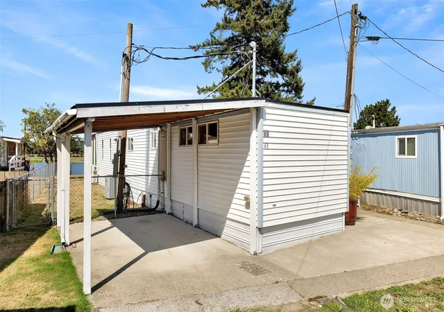 Photo 3 of Manufactured home for sale at 296 Is Aire Dr #43, Woodland, WA 98674 | MLS# NWM2580905 | Listing updated on 2026-09-22