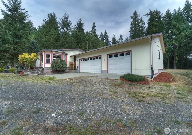 Photo 4 of Manufactured home for sale at 462 NW Equestrian Dr, Poulsbo, WA 98370 | MLS# NWM2580919 | Listing updated on 2026-09-29