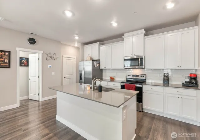 Photo 4 of Townhouse for sale at 8624 35th Place NE, Marysville, WA 98270 | MLS# NWM2580942 | Listing updated on 2026-09-25