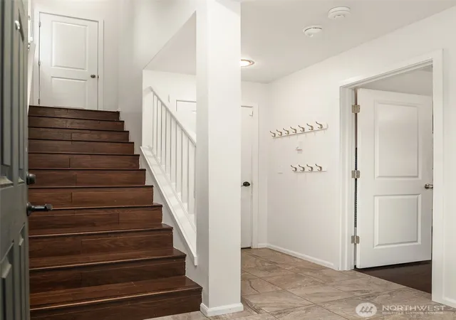 Photo 3 of Townhouse for sale at 6576 High Point Dr SW, Seattle, WA 98126 | MLS# NWM2580973 | Listing updated on 2026-09-30