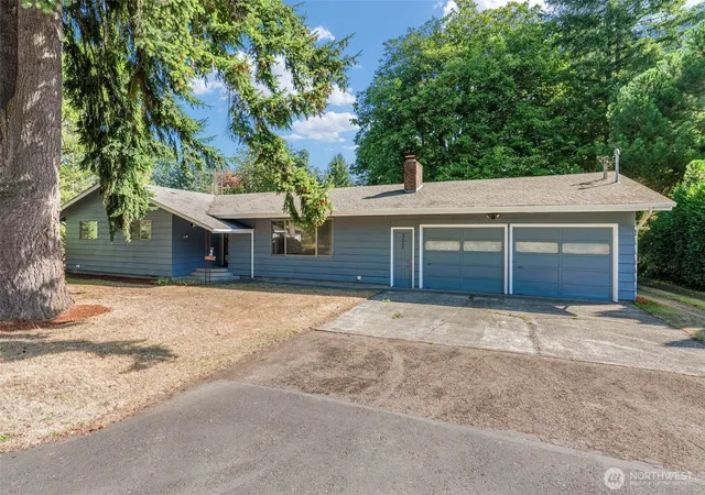 Photo 1 of Single family home for sale at 302 Cowlitz Dr, Kelso, WA 98626 | MLS# NWM2580982 | Listing updated on 2026-09-29