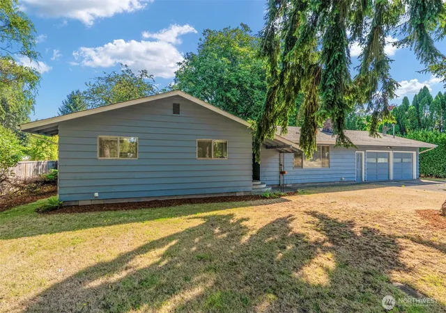 Photo 2 of Single family home for sale at 302 Cowlitz Dr, Kelso, WA 98626 | MLS# NWM2580982 | Listing updated on 2026-09-29