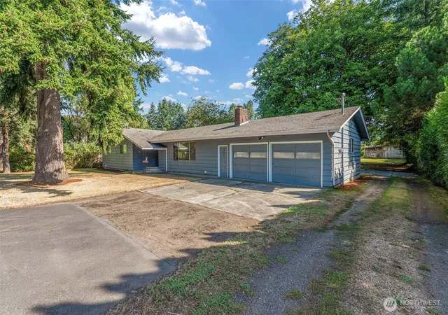 Photo 3 of Single family home for sale at 302 Cowlitz Dr, Kelso, WA 98626 | MLS# NWM2580982 | Listing updated on 2026-09-29