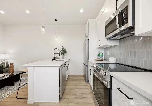 Photo 3 of Single family home for sale at 2018 Oakes Ave #C, Everett, WA 98201 | MLS# NWM2580988 | Listing updated on 2026-09-25