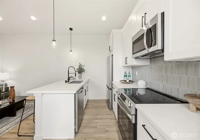Photo 4 of Single family home for sale at 2018 Oakes Ave #C, Everett, WA 98201 | MLS# NWM2580988 | Listing updated on 2026-09-25