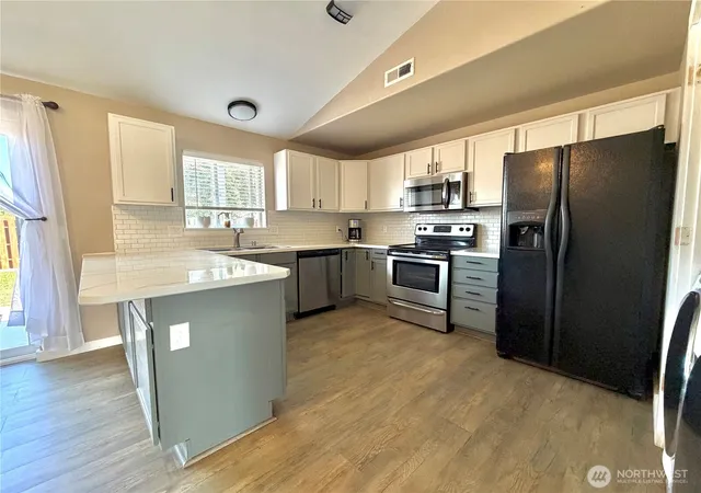 Photo 2 of Sale Pending at 1616 Ne Pirate Ln, Moses Lake, WA 98837 | MLS# NWM2580996 | Listing updated on 2026-10-13