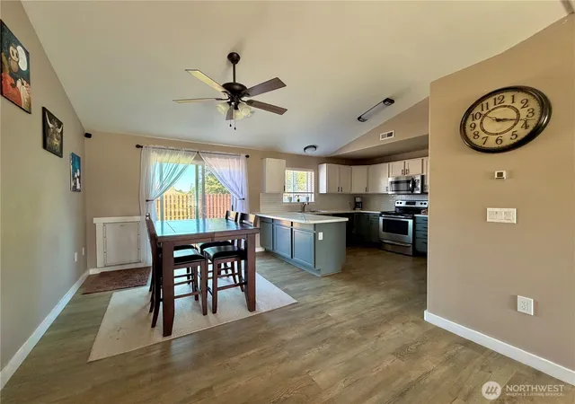 Photo 3 of Sale Pending at 1616 Ne Pirate Ln, Moses Lake, WA 98837 | MLS# NWM2580996 | Listing updated on 2026-10-13
