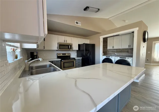 Photo 3 of Sale Pending at 1616 NE Pirate Ln, Moses Lake, WA 98837 | MLS# NWM2580996 | Listing updated on 2026-10-13