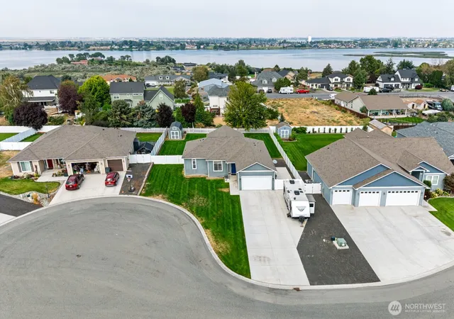 Photo 3 of Sale Pending at 312 Sandcastle Ct Ne, Moses Lake, WA 98837 | MLS# NWM2581001 | Listing updated on 2026-09-23