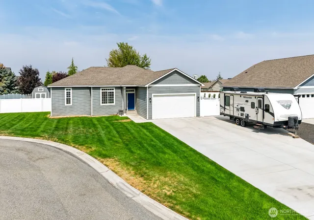 Photo 4 of Sale Pending at 312 Sandcastle Ct NE, Moses Lake, WA 98837 | MLS# NWM2581001 | Listing updated on 2026-09-23