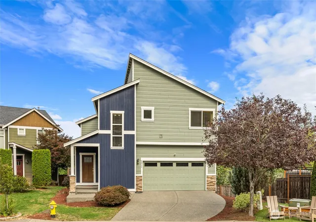 Photo 2 of Single family home for sale at 2012 Ne 37th Place, Renton, WA 98056 | MLS# NWM2581051 | Listing updated on 2026-10-01