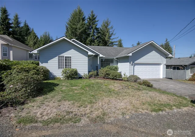 Photo 3 of Single family home for sale at 1121 N Fairfield St, Aberdeen, WA 98520 | MLS# NWM2581077 | Listing updated on 2026-09-29