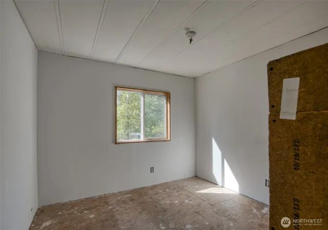 Photo 2 of Manufactured home for sale at 81 W Satsop Dr, Elma, WA 98541 | MLS# NWM2581079 | Listing updated on 2026-09-29