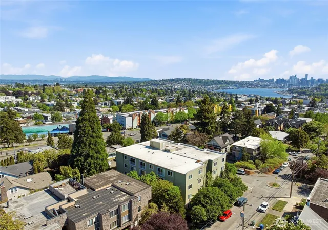 Photo 4 of Condo for sale at 800 N Allen Pl #401, Seattle, WA 98103 | MLS# NWM2581090 | Listing updated on 2026-09-25