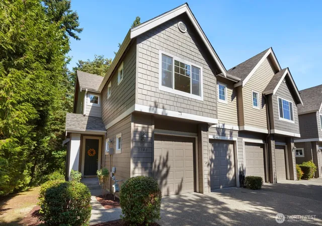 Photo 1 of Townhouse for sale at 3900 Ne 4th Circle, Renton, WA 98056 | MLS# NWM2581102 | Listing updated on 2026-09-25