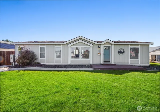 Photo 2 of Manufactured home for sale at 3354 Ne Firouzi Dr, Moses Lake, WA 98837 | MLS# NWM2581111 | Listing updated on 2026-09-23