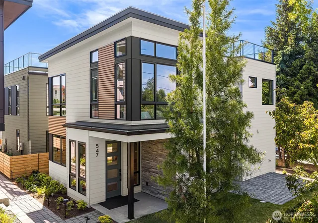 Photo 1 of Sale Pending at 547 16th Avenue W, Kirkland, WA 98033 | MLS# NWM2581223 | Listing updated on 2026-09-25