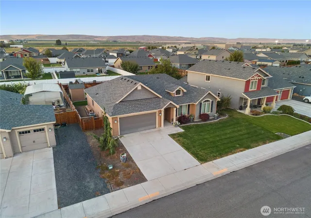 Photo 3 of Single family home for sale at 109 J St NE, Quincy, WA 98848 | MLS# NWM2581226 | Listing updated on 2026-09-25