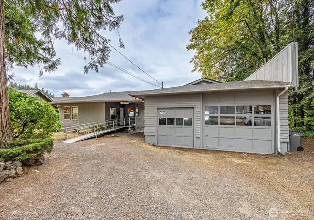 Photo 4 of Single family home for sale at 1536 Shorewood Dr, Bremerton, WA 98312 | MLS# NWM2581270 | Listing updated on 2026-09-25
