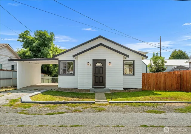 Photo 1 of Sale Pending at 3 Is View St, Wenatchee, WA 98801 | MLS# NWM2581276 | Listing updated on 2026-09-27