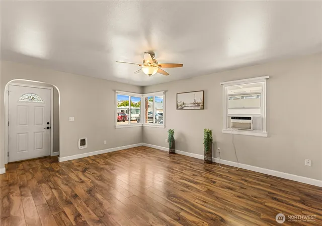 Photo 4 of Sale Pending at 3 Is View St, Wenatchee, WA 98801 | MLS# NWM2581276 | Listing updated on 2026-09-27