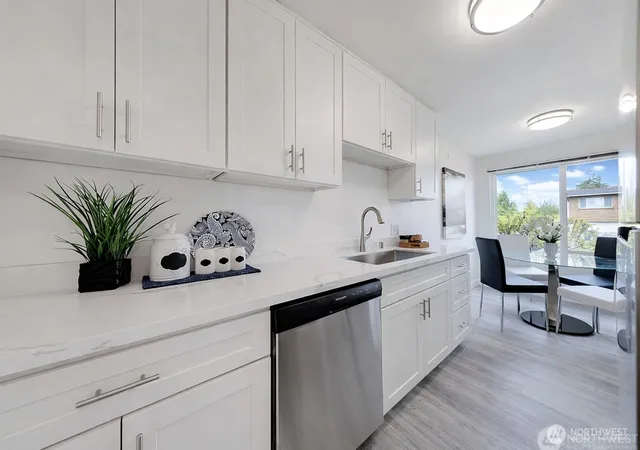 Photo 4 of Single family home for sale at 2517 2519 E Pike St, Seattle, WA 98122 | MLS# NWM2581315 | Listing updated on 2026-09-25