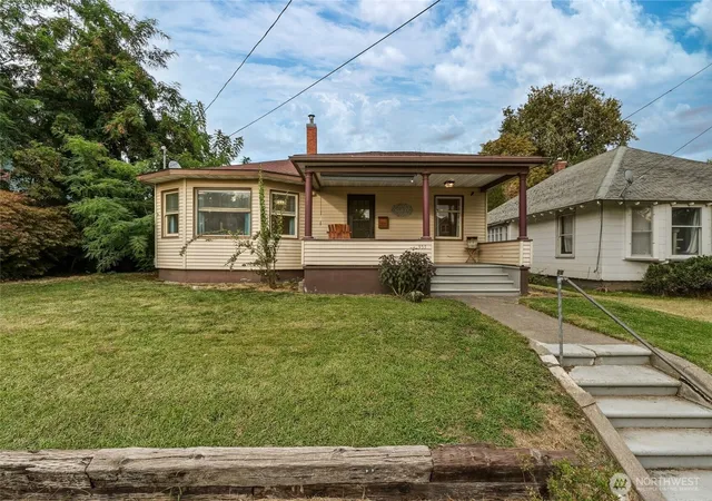Photo 2 of Single family home for sale at 353 S 4th Street, Walla Walla, WA 99362 | MLS# NWM2581330 | Listing updated on 2026-10-01