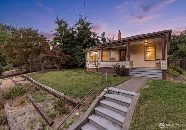 Photo 3 of Single family home for sale at 353 S 4th Street, Walla Walla, WA 99362 | MLS# NWM2581330 | Listing updated on 2026-10-01