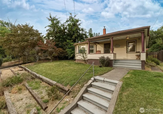 Photo 3 of Single family home for sale at 353 S 4th Street, Walla Walla, WA 99362 | MLS# NWM2581330 | Listing updated on 2026-10-01