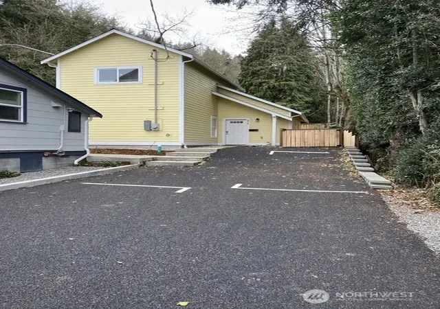 Photo 2 of Multi family home for sale at 618 E Myrtle St, Bellingham, WA 98225 | MLS# NWM2581385 | Listing updated on 2026-09-25