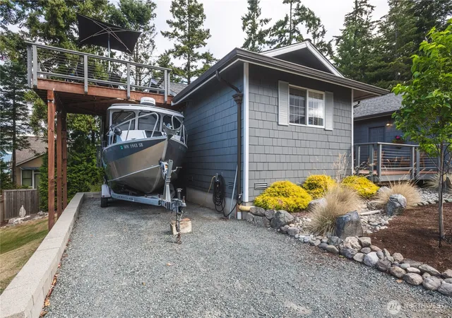 Photo 3 of Single family home for sale at 4304 Whidbey Ct, Anacortes, WA 98221 | MLS# NWM2581396 | Listing updated on 2026-09-25