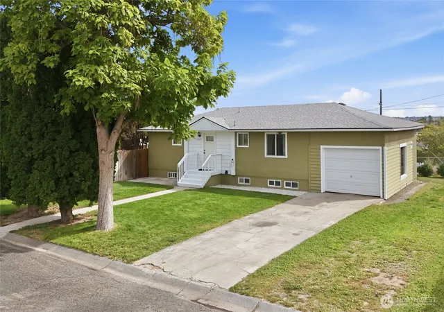 Photo 1 of Sale Pending at 4289 Joann Dr Ne, Moses Lake, WA 98837 | MLS# NWM2581439 | Listing updated on 2026-09-29