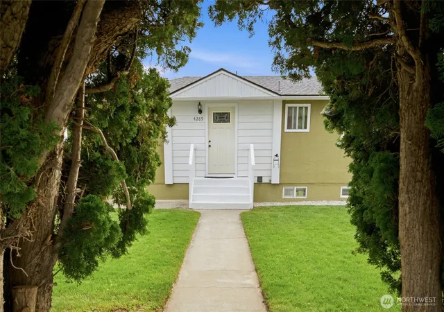 Photo 3 of Sale Pending at 4289 Joann Dr NE, Moses Lake, WA 98837 | MLS# NWM2581439 | Listing updated on 2026-09-29
