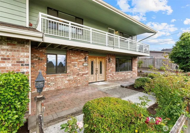 Photo 3 of Single family home for sale at 18805 94th Avenue W, Edmonds, WA 98020 | MLS# NWM2581469 | Listing updated on 2026-09-30