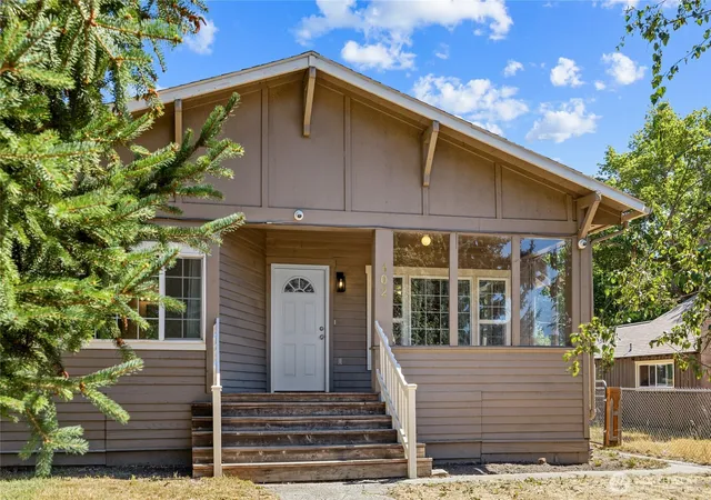 Photo 3 of Single family home for sale at 402 S Pearl St, Ellensburg, WA 98926 | MLS# NWM2581535 | Listing updated on 2026-09-25