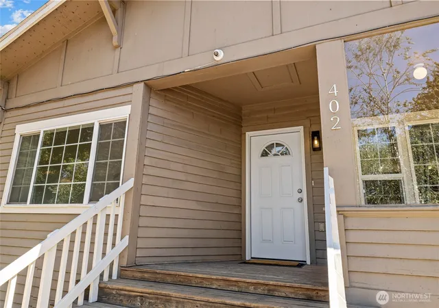 Photo 4 of Single family home for sale at 402 S Pearl St, Ellensburg, WA 98926 | MLS# NWM2581535 | Listing updated on 2026-09-25
