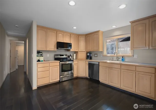 Photo 3 of Single family home for sale at 281 NE Lakeshore Dr S, Tahuya, WA 98588 | MLS# NWM2581536 | Listing updated on 2026-09-25