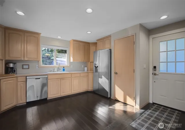 Photo 4 of Single family home for sale at 281 NE Lakeshore Dr S, Tahuya, WA 98588 | MLS# NWM2581536 | Listing updated on 2026-09-25