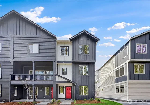Photo 1 of Single family home for sale at 32406 Vine Ave Se, Black Diamond, WA 98010 | MLS# NWM2581687 | Listing updated on 2026-09-29