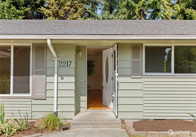 Photo 3 of Single family home for sale at 2217 122nd Place Se, Everett, WA 98208 | MLS# NWM2581727 | Listing updated on 2026-09-28